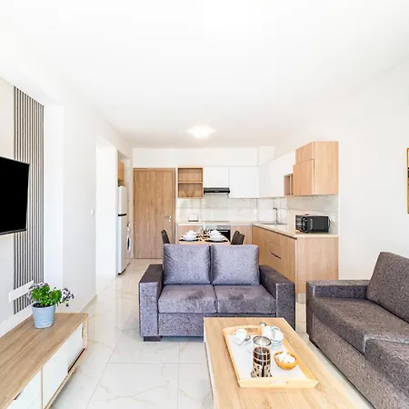 Adolina One Bedroom 302 By Ezoria Lägenhet Paphos