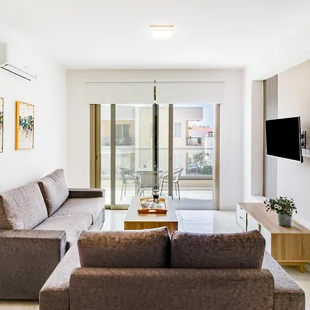 Adolina One Bedroom 302 By Ezoria Lägenhet Paphos