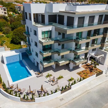 Adolina One Bedroom 302 By Ezoria *