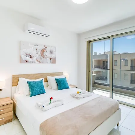 Adolina One Bedroom 302 By Ezoria Lägenhet Paphos