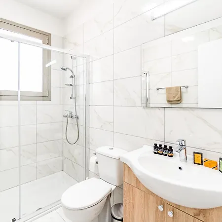Lägenhet Adolina One Bedroom 302 By Ezoria Paphos